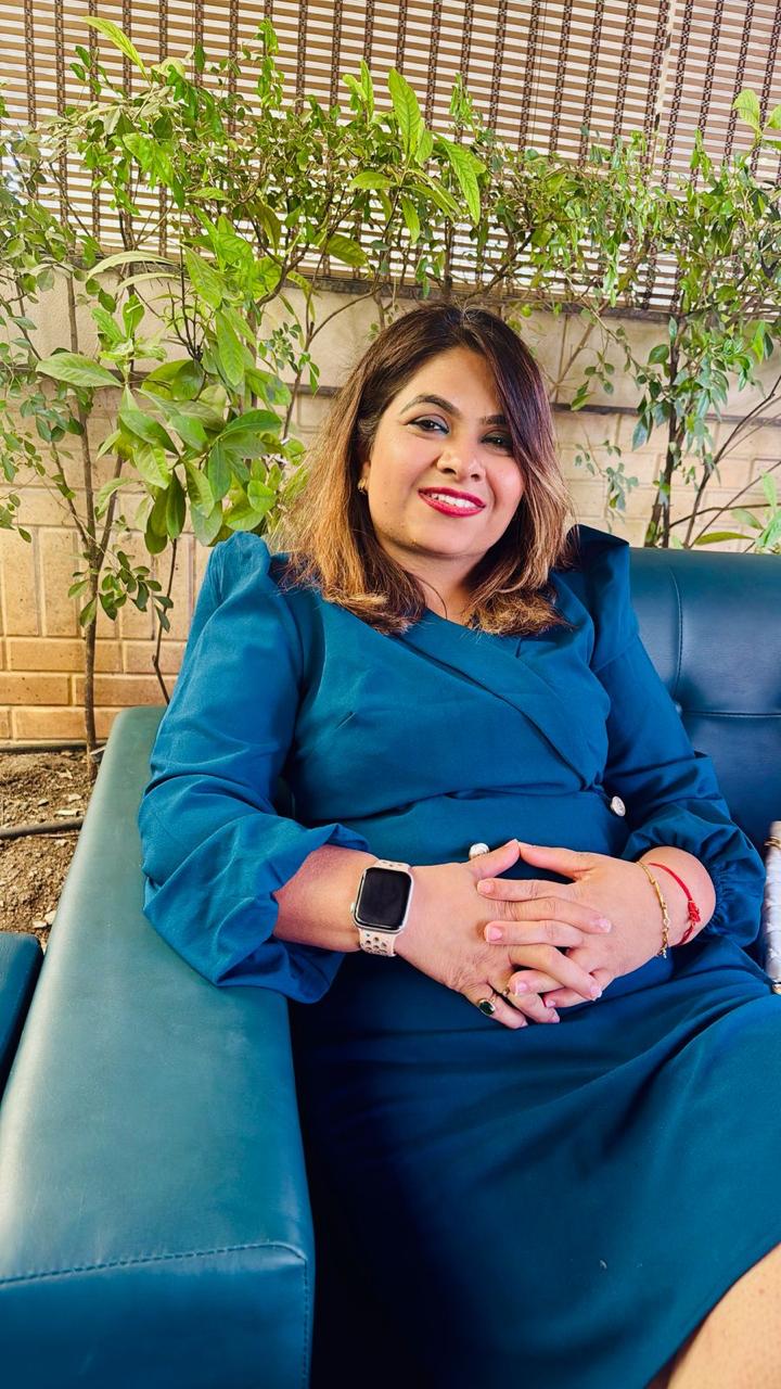 Ruchi Arora — Founder of NutriQuest, smiling warmly in a teal outfit. India's first Metabolic Intelligence Educator and Certified Clinical Nutritionist.
